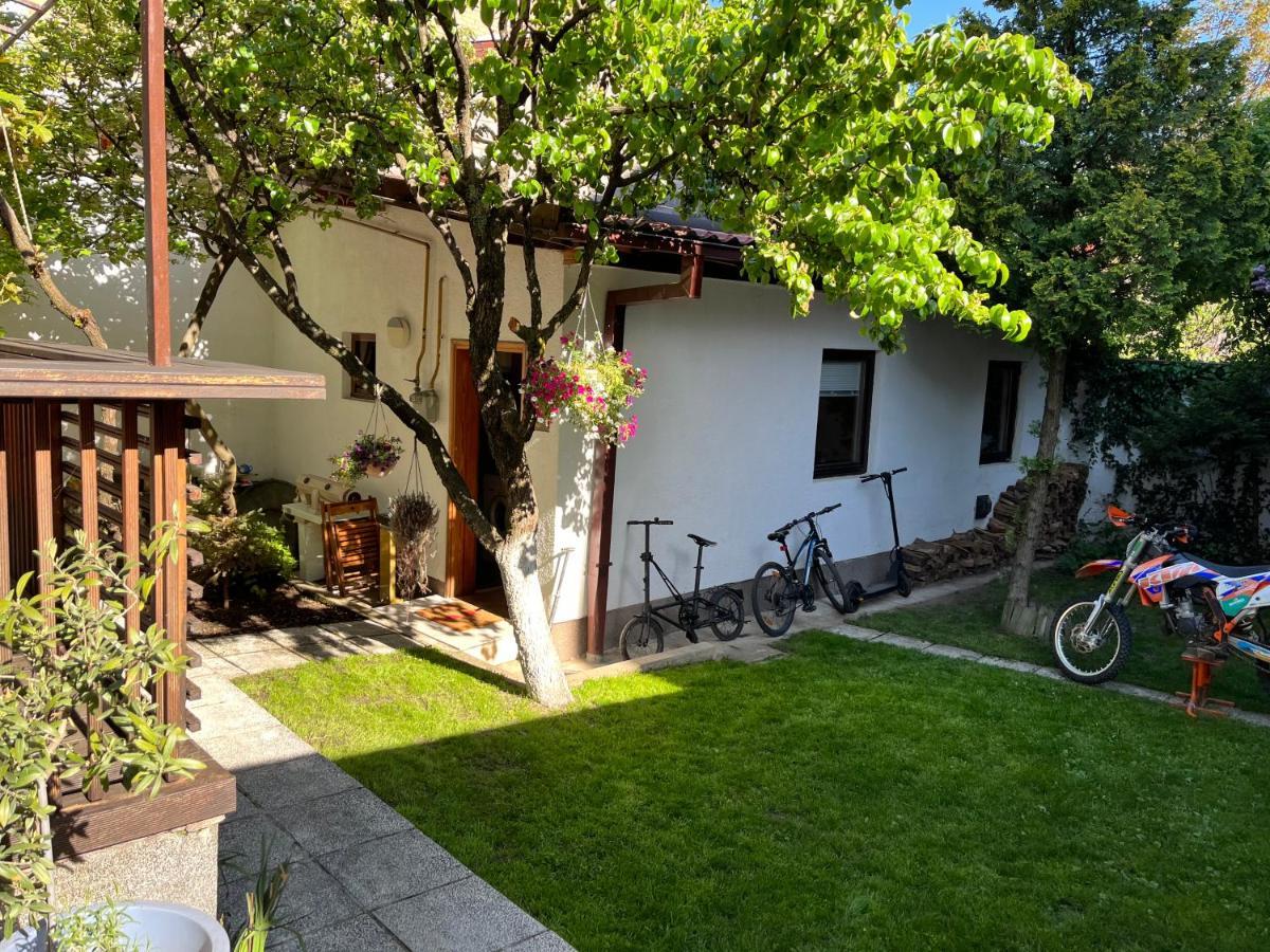 Apartments Music, Garden And Free Parking Сараево Екстериор снимка