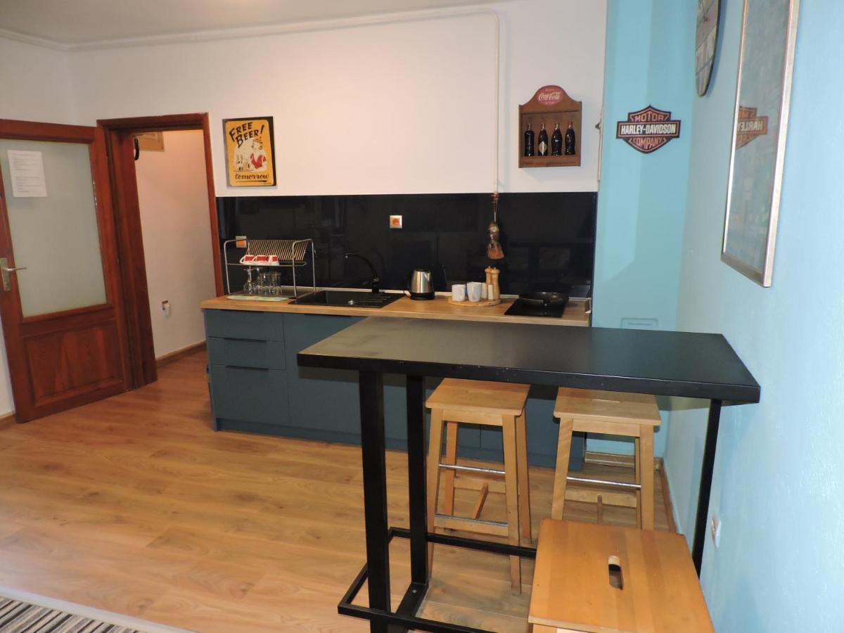 Apartments Music, Garden And Free Parking Сараево Екстериор снимка