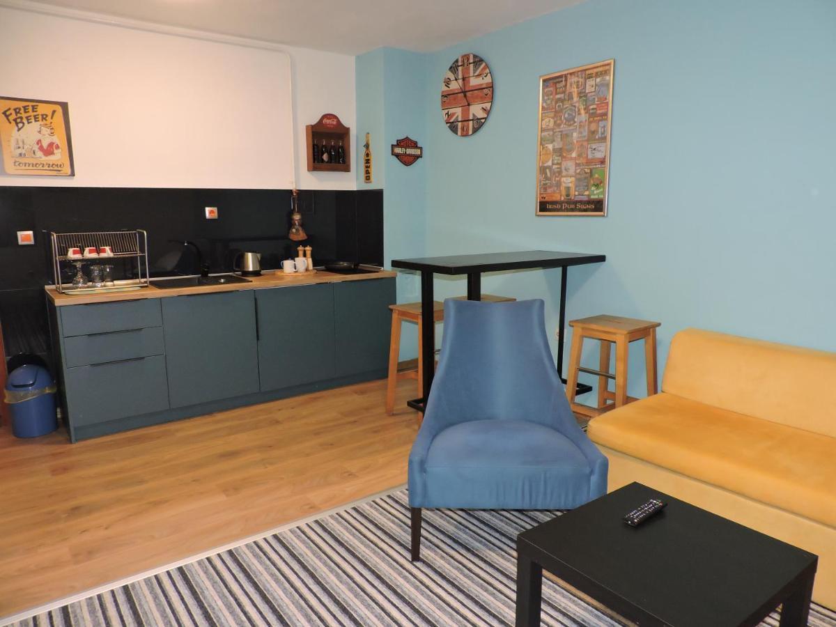 Apartments Music, Garden And Free Parking Сараево Екстериор снимка