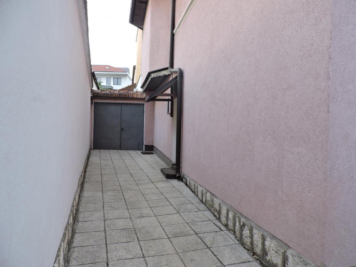Apartments Music, Garden And Free Parking Сараево Екстериор снимка
