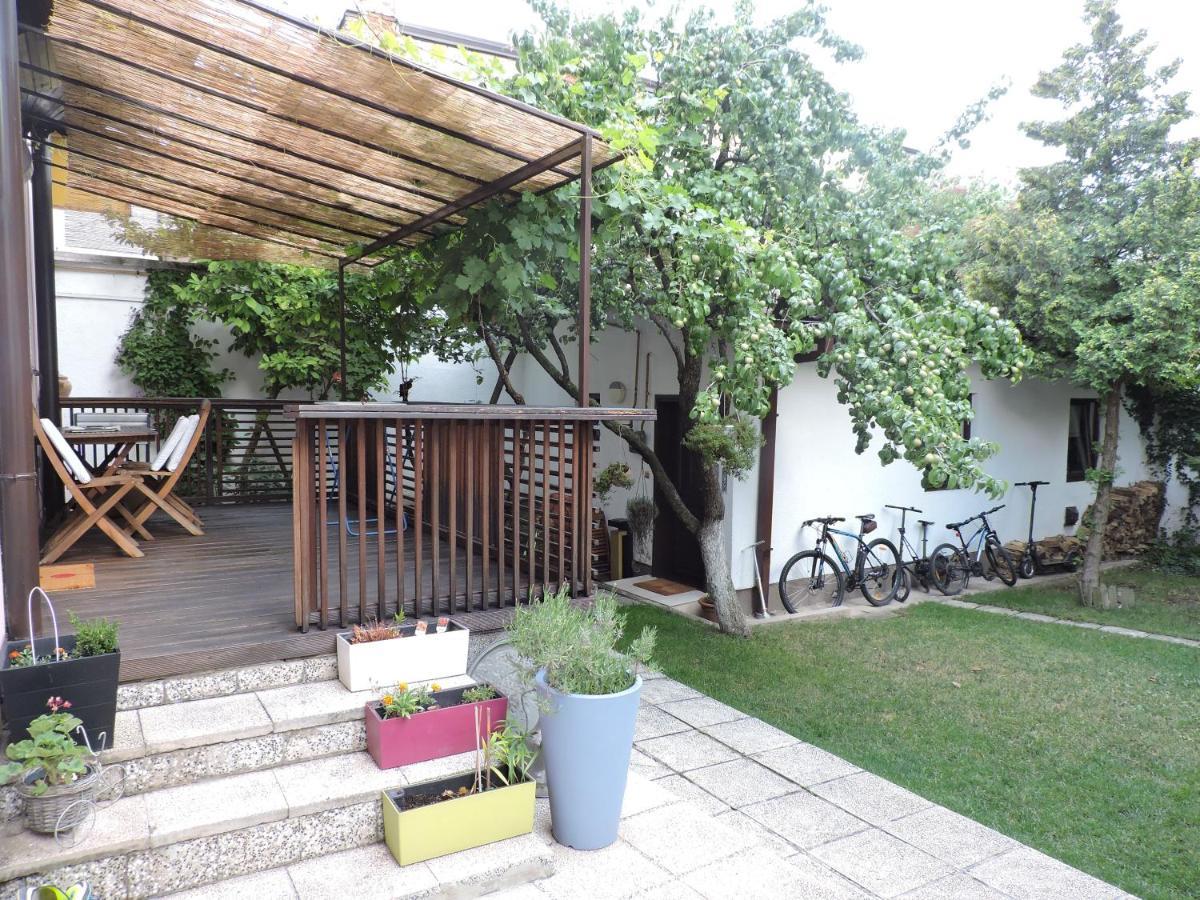 Apartments Music, Garden And Free Parking Сараево Екстериор снимка