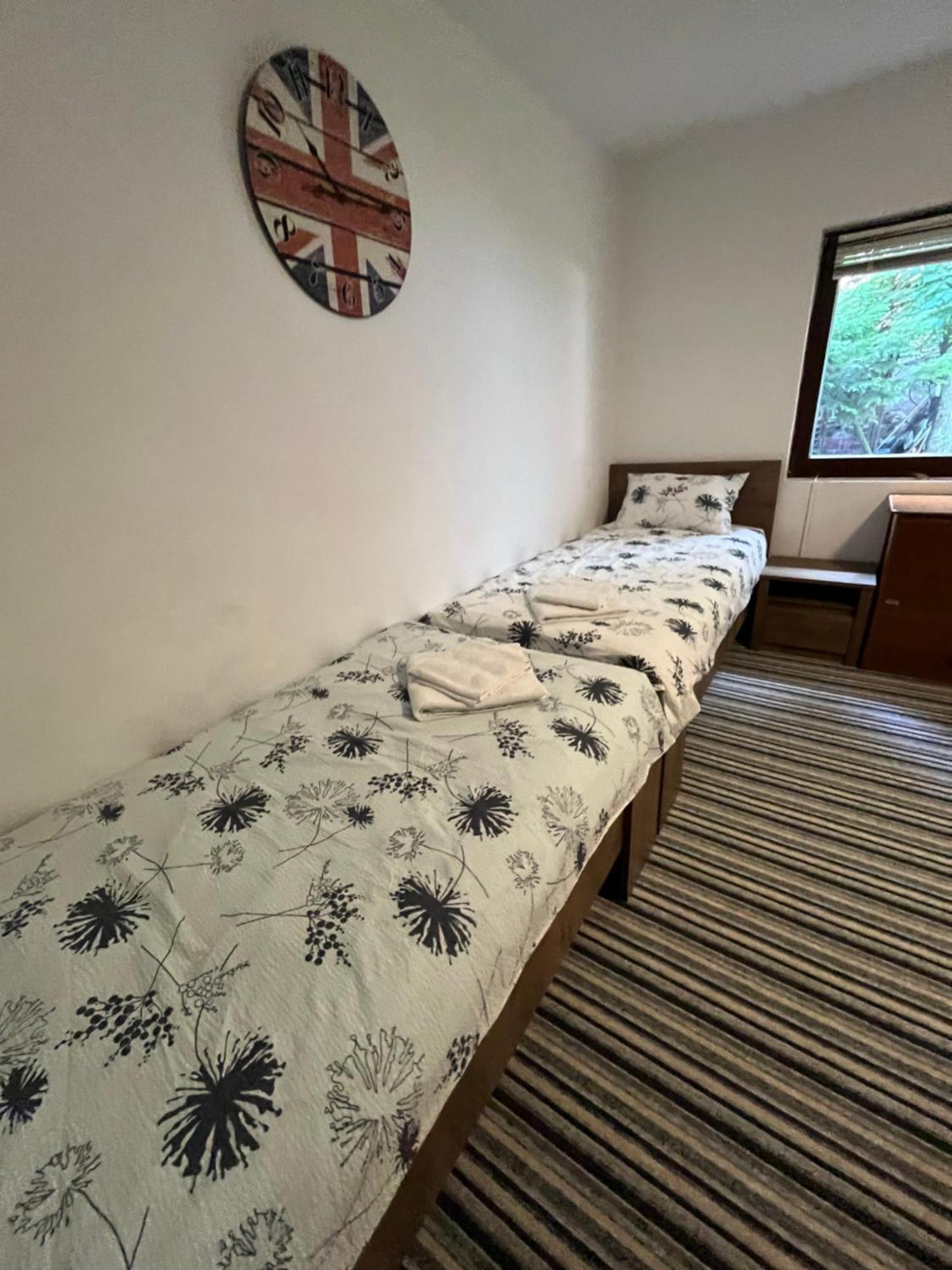Apartments Music, Garden And Free Parking Сараево Екстериор снимка