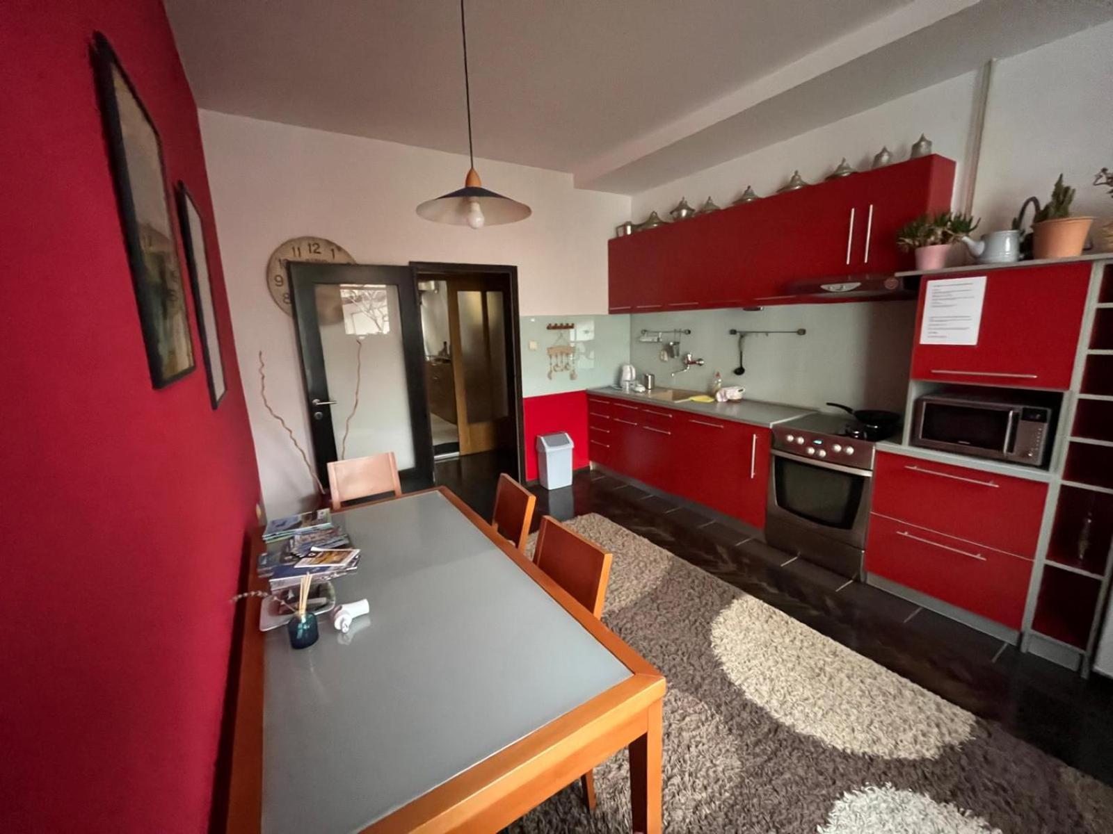 Apartments Music, Garden And Free Parking Сараево Екстериор снимка