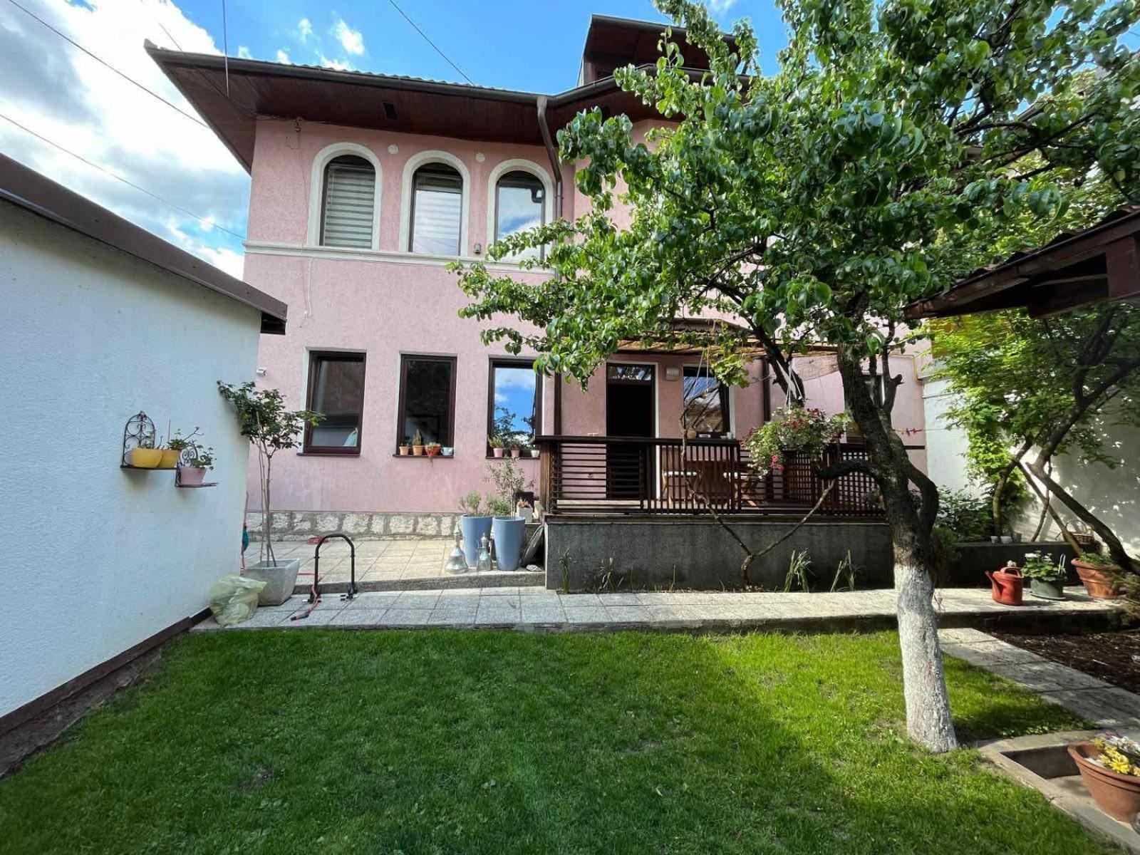 Apartments Music, Garden And Free Parking Сараево Екстериор снимка