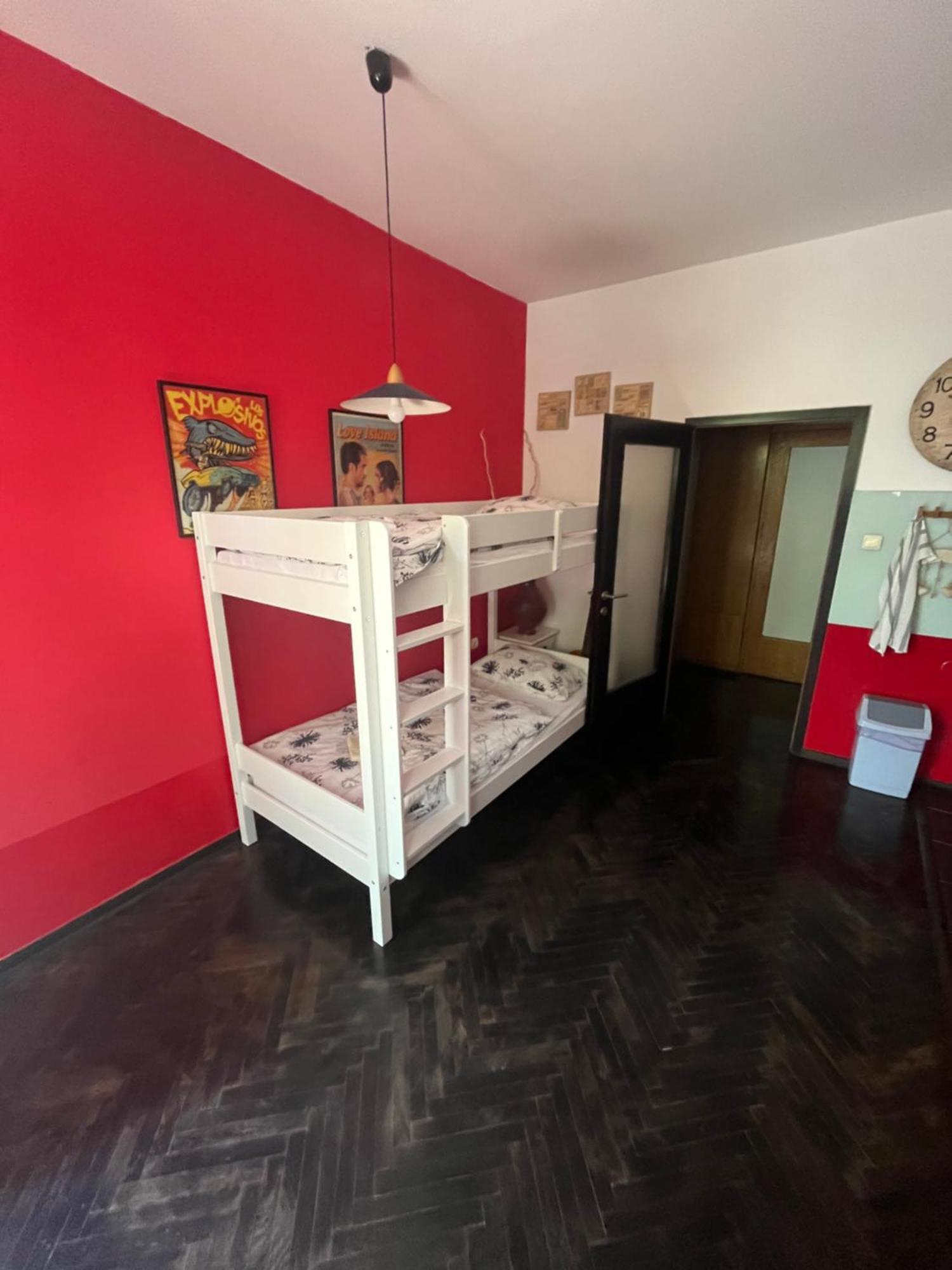 Apartments Music, Garden And Free Parking Сараево Екстериор снимка